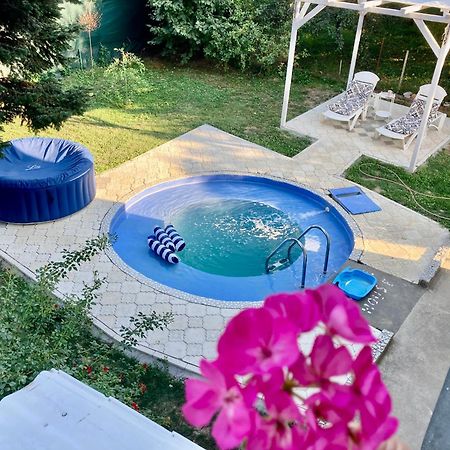 White House With Sauna And Jacuzzi Novi Sad Exteriör bild