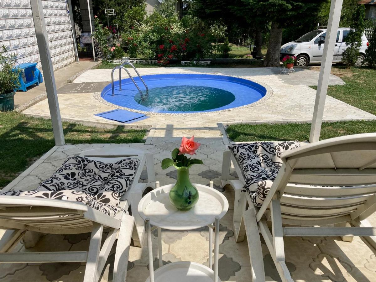 White House With Sauna And Jacuzzi Novi Sad Exteriör bild