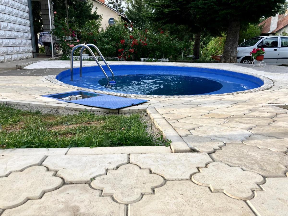 White House With Sauna And Jacuzzi Novi Sad Exteriör bild