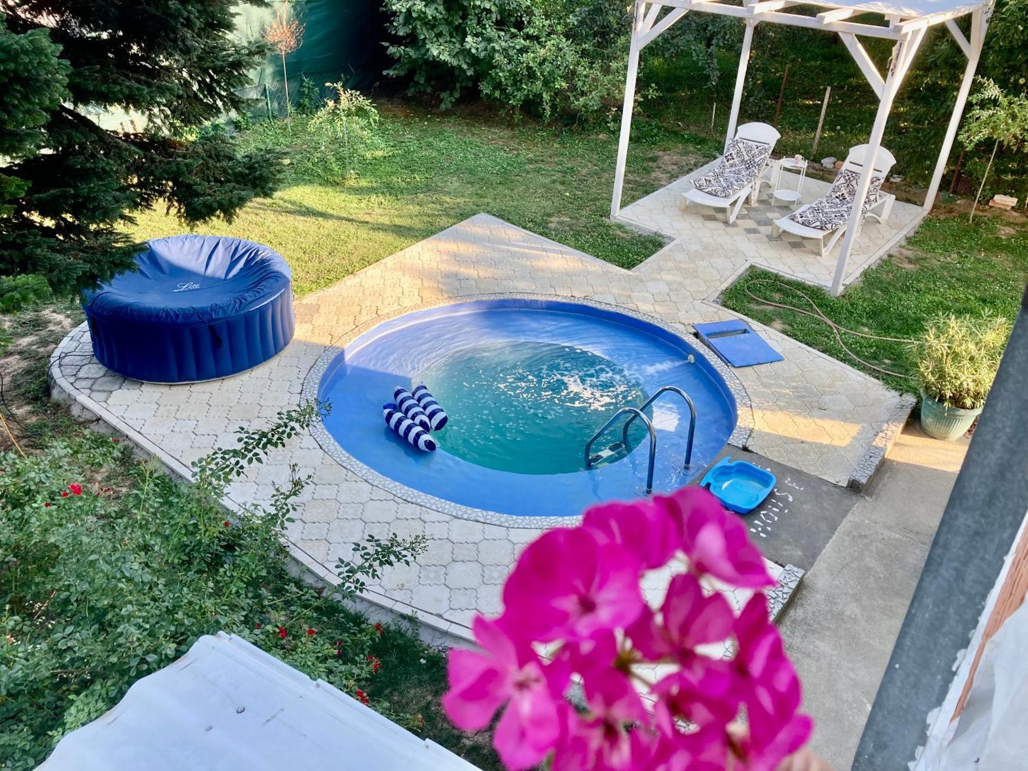 White House With Sauna And Jacuzzi Novi Sad Exteriör bild
