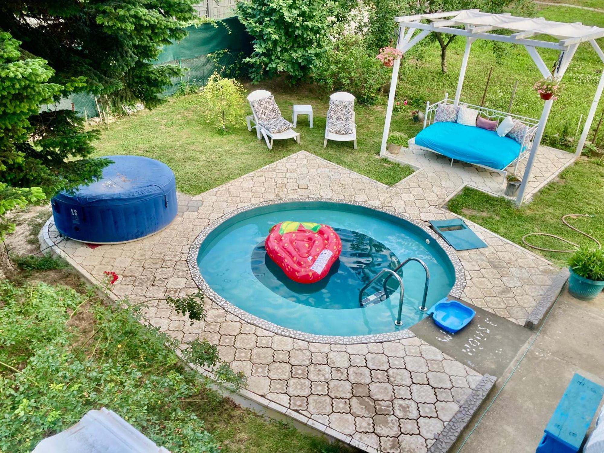 White House With Sauna And Jacuzzi Novi Sad Exteriör bild